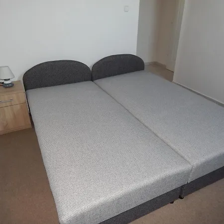 Ujsziget Vendeghaz Guest house