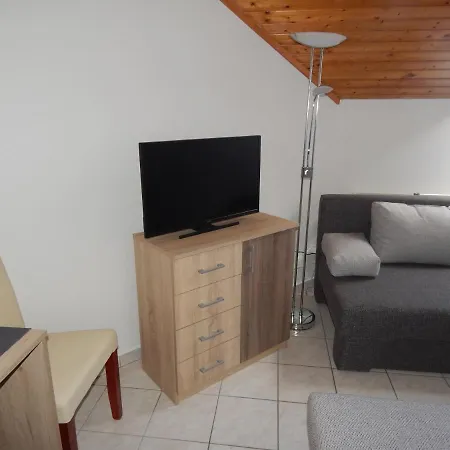 Ujsziget Vendeghaz 3* Sárvár