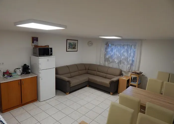 Ujsziget Vendeghaz Penzion 3*