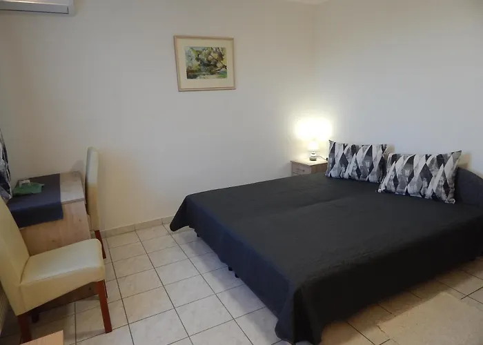 Ujsziget Vendeghaz Penzion 3*