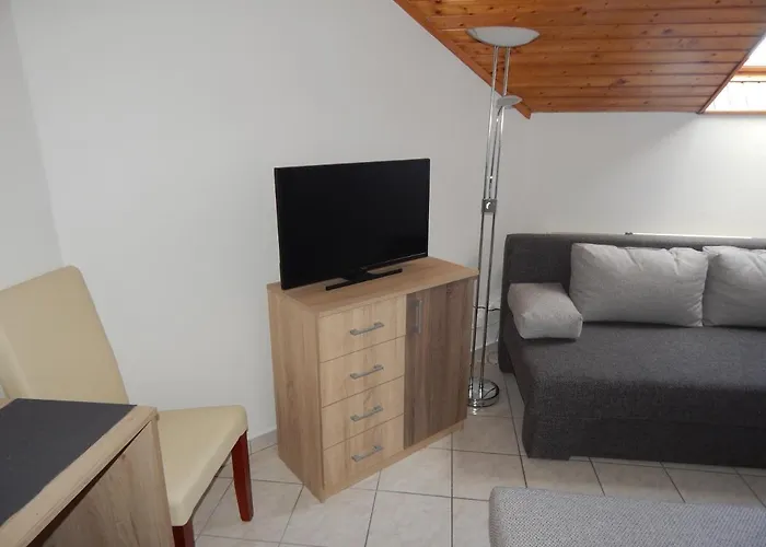 Ujsziget Vendeghaz 3* Sárvár